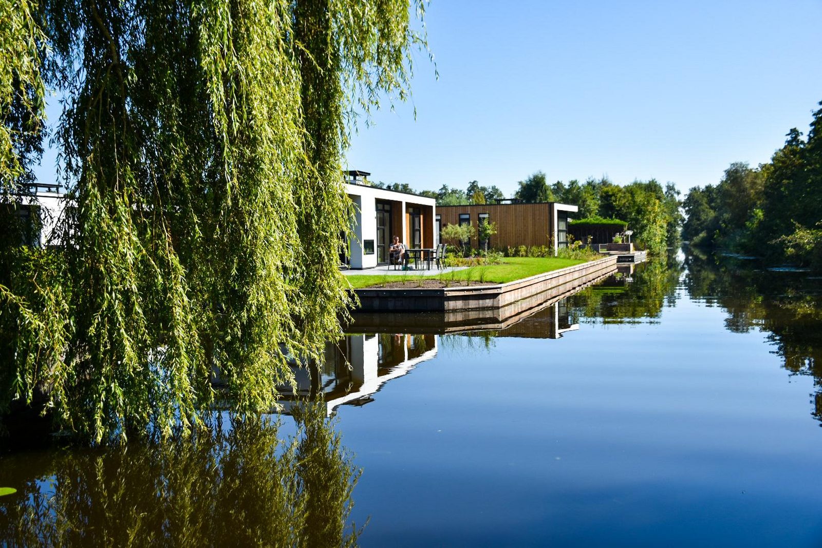 Vakantiehuis (6p) direct aan het water