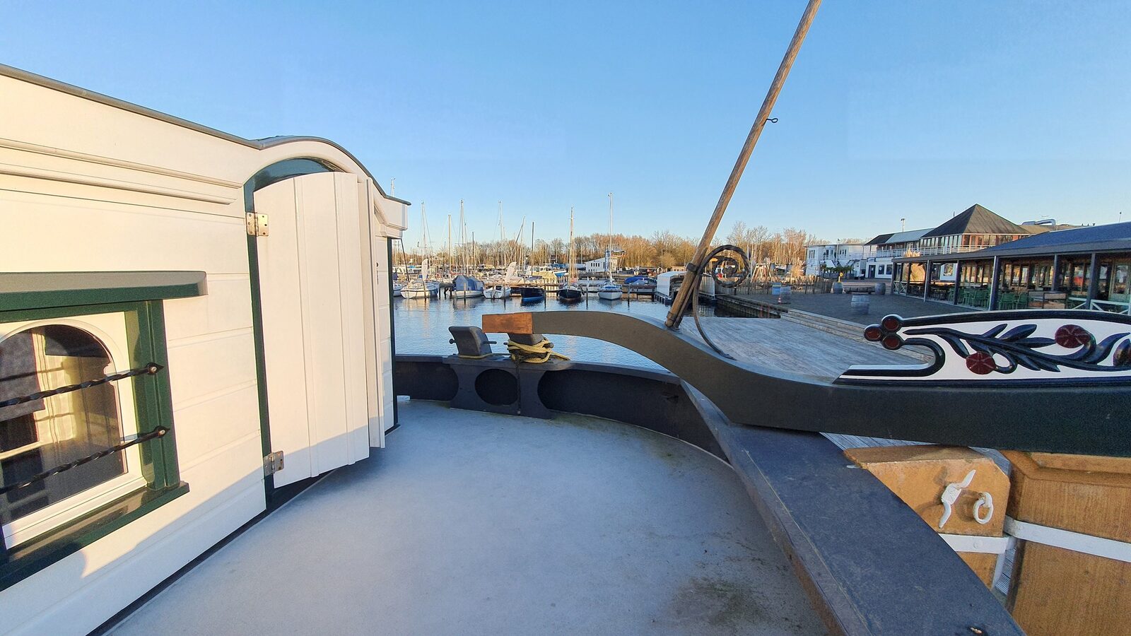Slapen op de oudste woonboot van Nederland