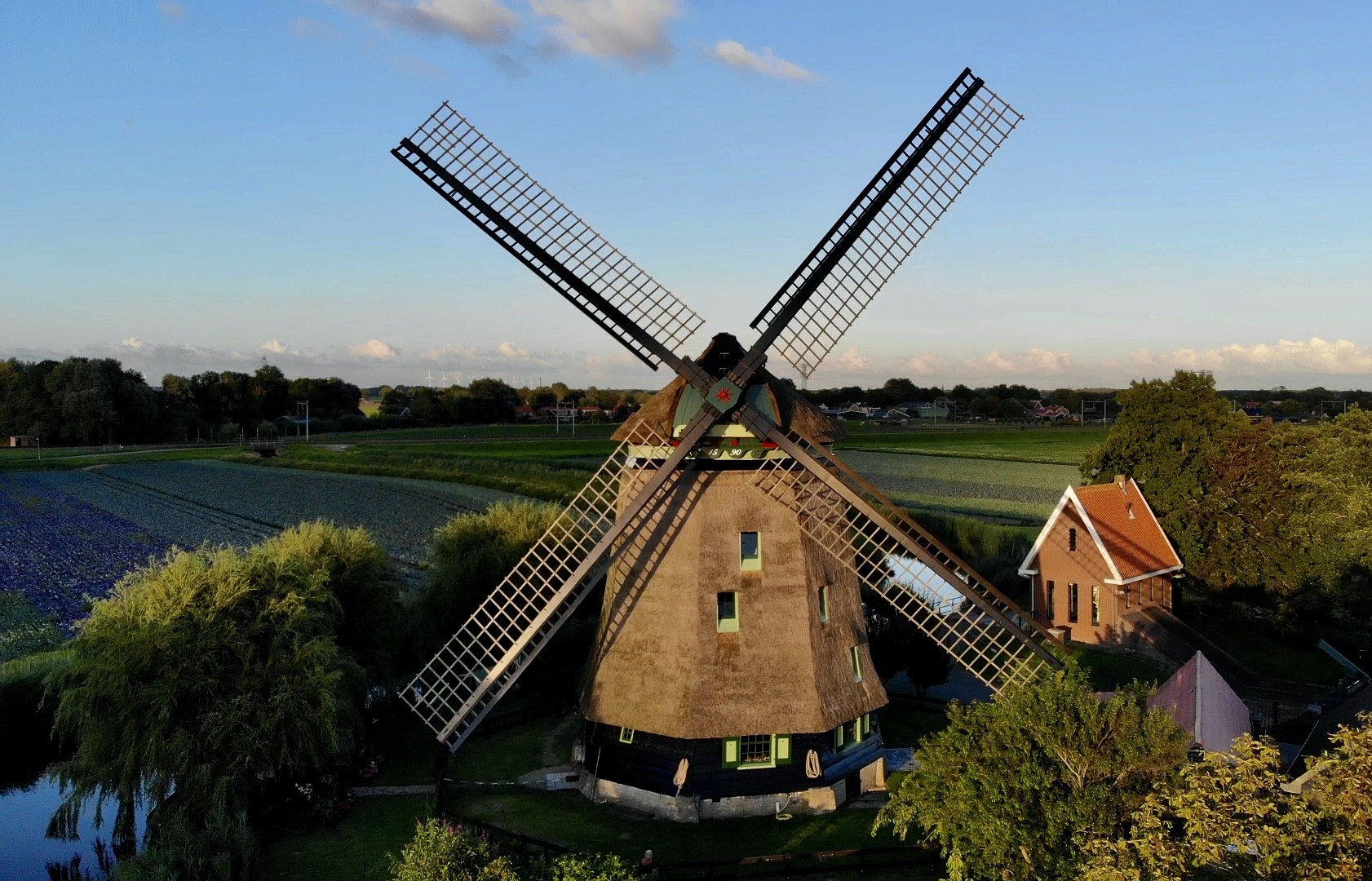 Passez la nuit dans un moulin à vent de 1590 en Waarland