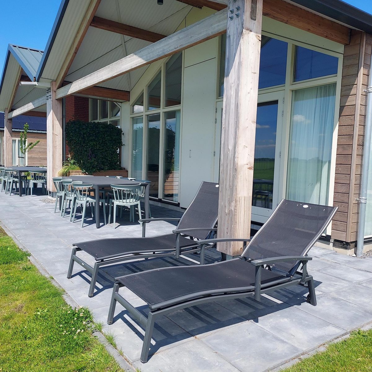 Familiewoning aan het water in Friesland
