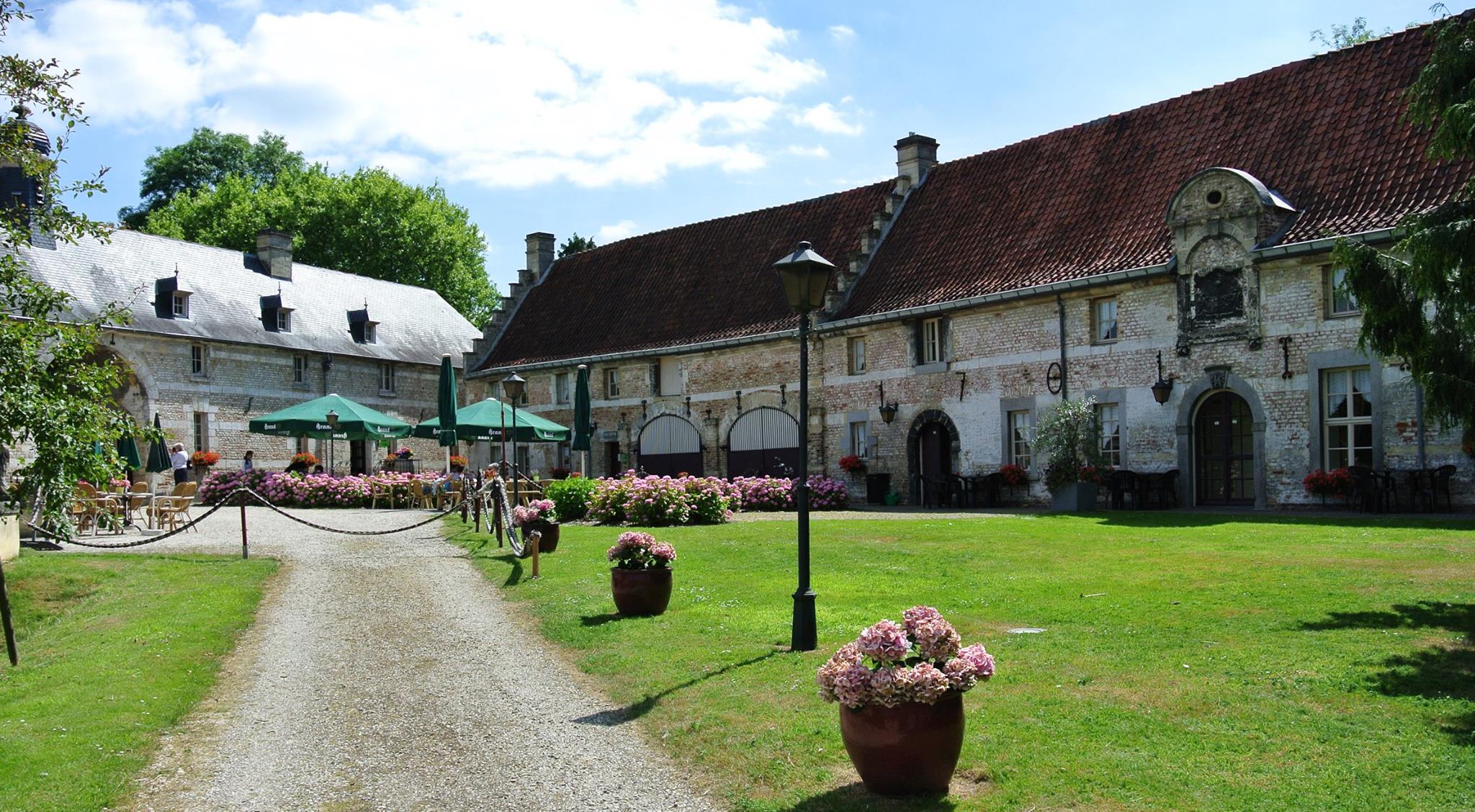 Koetshuis bij het mooiste Kasteel in Limburg