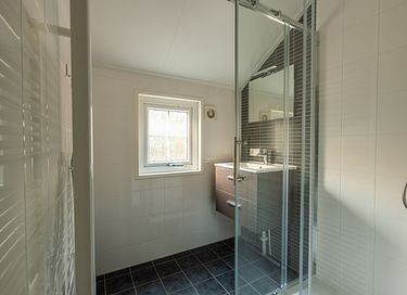Chalet confortable avec véranda et jacuzzi dans la province de Drenthe - 12