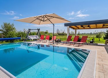 Villa met zwembad, sauna en jacuzzi aan water - 25