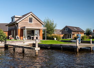 Luxury vacation home (4p.) right by the water