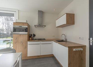 Bungalow met omheinde tuin bij de kust - 7
