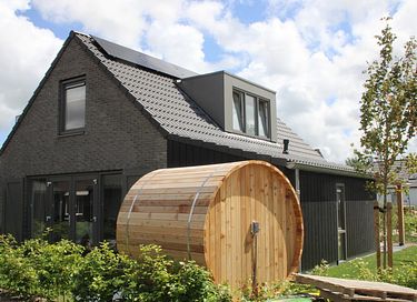 Luxury holiday home with sauna near the sea