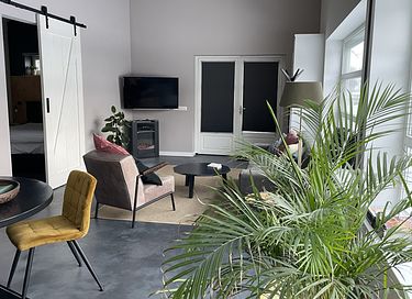 Modern and luxuriously converted henhouse - 6