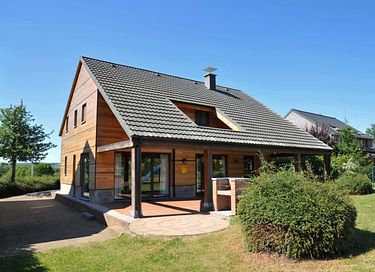 Spacious wooden house near Durbuy for 12 pers.