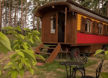 Caravane romantique sur une grande propriété