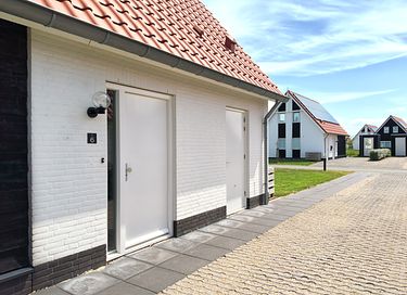 Detached house with a covered porch - 38