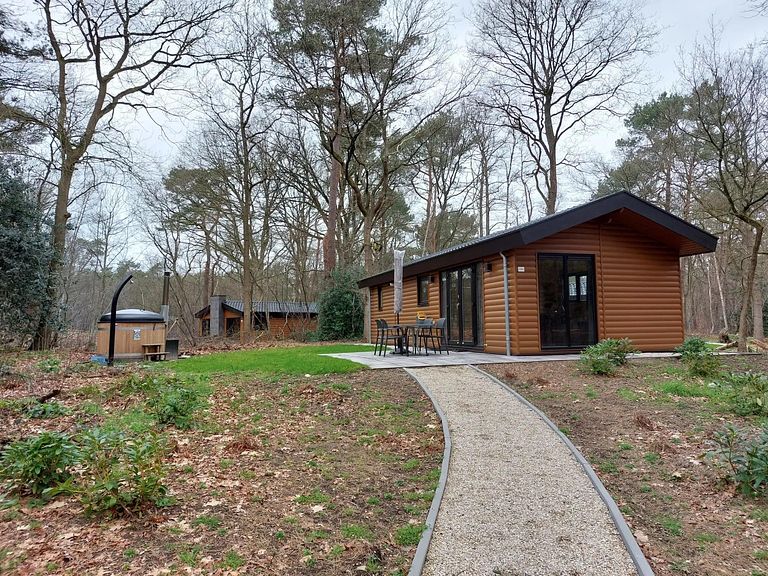 Ferienhaus aus Holz mit privatem Whirlpool - 1