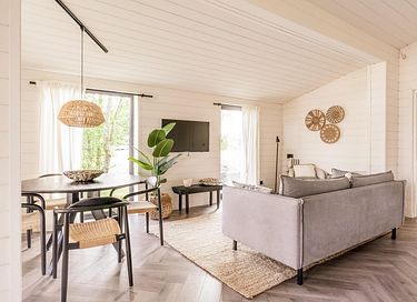 Holiday home with private hot tub and views - 6
