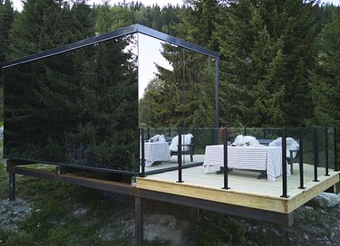 Breathtaking mirror house in Norway - 11