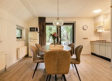 Bungalow with box bed for children - 7