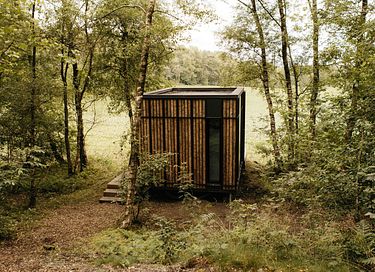 Cabane romantique pour 2 personnes à la lisière de la forêt