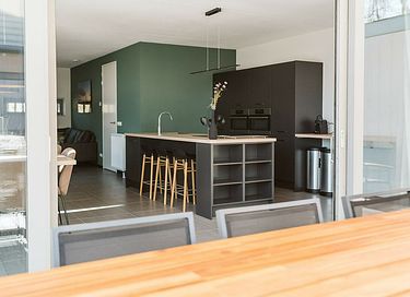 Holiday home within walking distance of beach and sea - 8