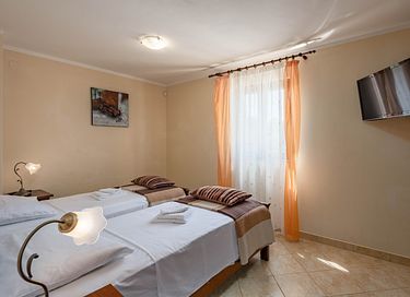 Large villa with private pool and spacious garden - 21