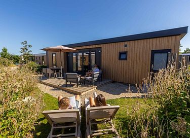 Spacious holiday home (4p) on coastal campsite