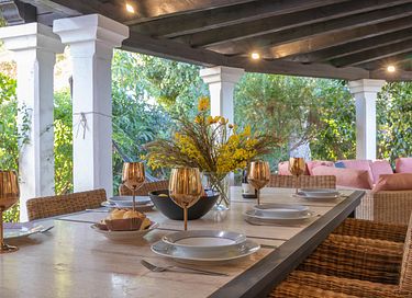Large holiday home with private pool and garden - 10