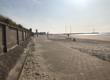 Aan het strand in een historisch ziekenhuis - 21