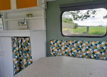 Belle caravane rétro en Frise - 11