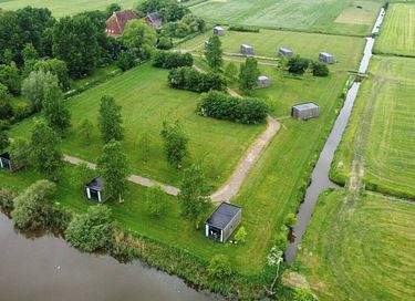 Tiny house aan het water in Friesland - 9