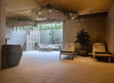 Romantic suite next to a golf course - 12