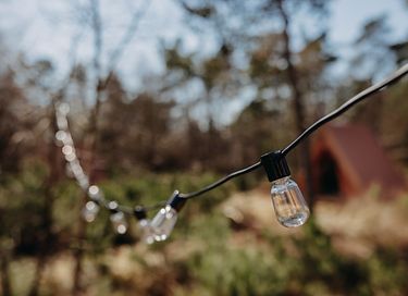 Festival-achtige sfeer op een pop-up camping - 18