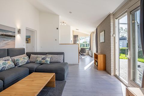 Bungalow with sauna in a nice vacation park - 4