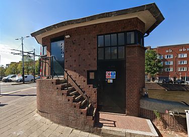 Brugwachtershuisje bij het Vondelpark 