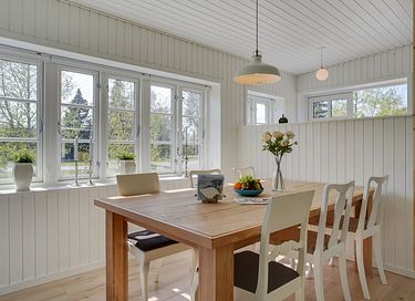 Kleurrijk vakantiehuis in een prachtig gebied - 16