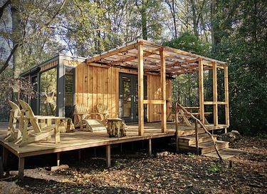 Spend the night in a tucked-away forest cabin - 2