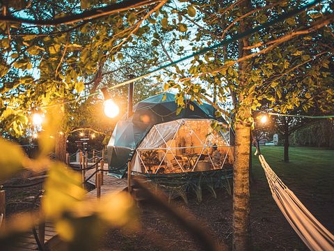 Prive glamping dome met hottub in natuur - 2