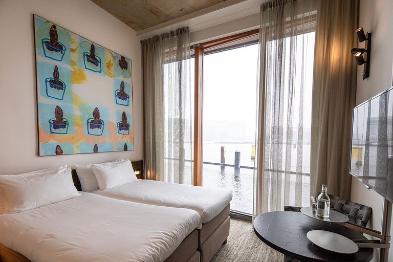 Luxury room in Amsterdam with view of the IJ - 1