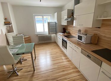 Modern appartement met bergzicht en balkon - 2
