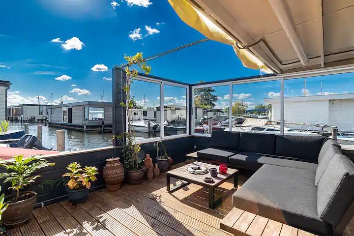 Unieke watervilla in Aalsmeer - 1