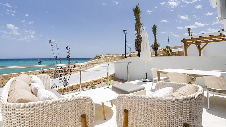 Luxury apartment with sea view on the beach - 1