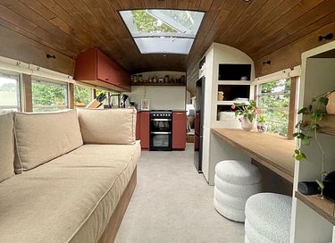 Spending the night in an American school bus - 4