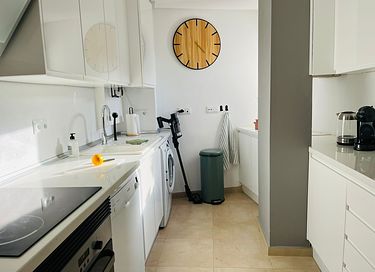 Beautiful apartment by the pool - 8