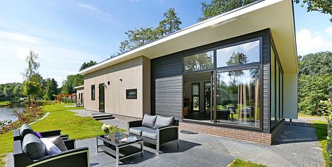 4-persoons lodge met een terras aan het water - 2