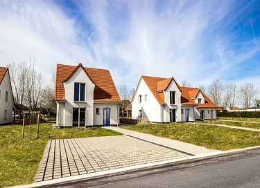 Holiday home on child-friendly park by the sea