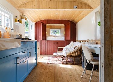 tiny house dans le style d'une roulotte - 7