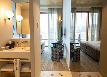 Luxury room in Amsterdam with view of the IJ - 6