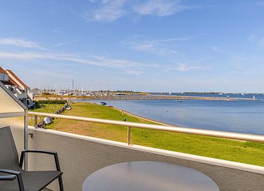 Apartment overlooking the water - 12