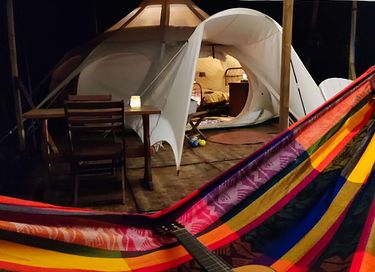 Sterren kijken vanuit je bed in deze glamping - 2