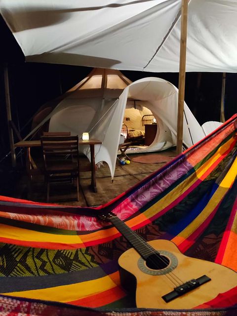 Sterren kijken vanuit je bed in deze glamping - 2