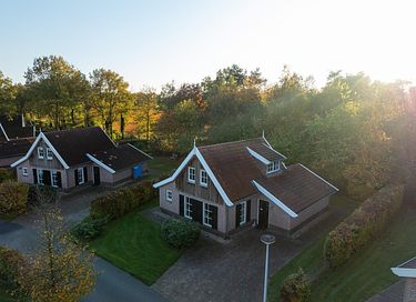 Vakantiehuis met trampoline en royale tuin - 18
