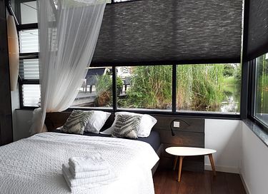 Belle péniche au design contemporain - 22
