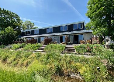 Beautifully renovated farmhouse with many luxuries - 38