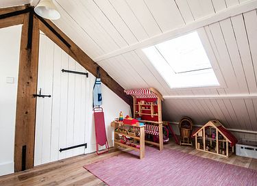 Authentieke stal met kerkelijke balken - 10